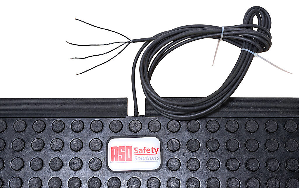 ASO Safety Solutions safety contact mat, 24 x 24in, integrated taper edge, 24 VAC/VDC operating voltage, polyurethane contact surface, black, IP65, 19.6ft/6m cable length, pigtail.-1602-4560