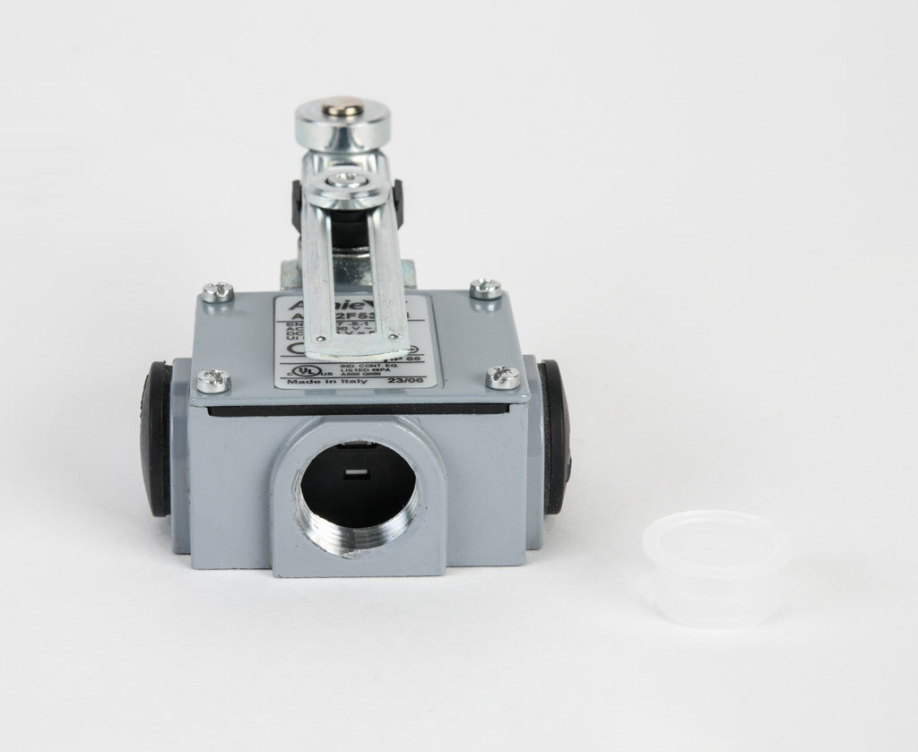 AchieVe IEC limit switch, side rotary adjustable metal lever with 18mm metal roller, 90-degree adjustable head, (1) N.O./(1) N.C. contact(s), snap action, 20-22mm or 40-42mm hole spacing, zinc alloy, (3) 1/2in NPT entries.-ADM2F53Z11