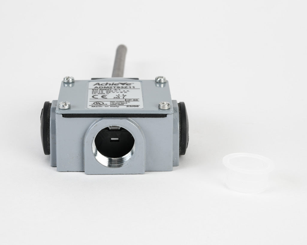 AchieVe IEC limit switch, 360 degree stainless steel spring, 90-degree adjustable head, (1) N.O./(1) N.C. contact(s), snap action, 20-22mm or 40-42mm hole spacing, zinc alloy, (3) 1/2in NPT entries.-ADM2T93Z11