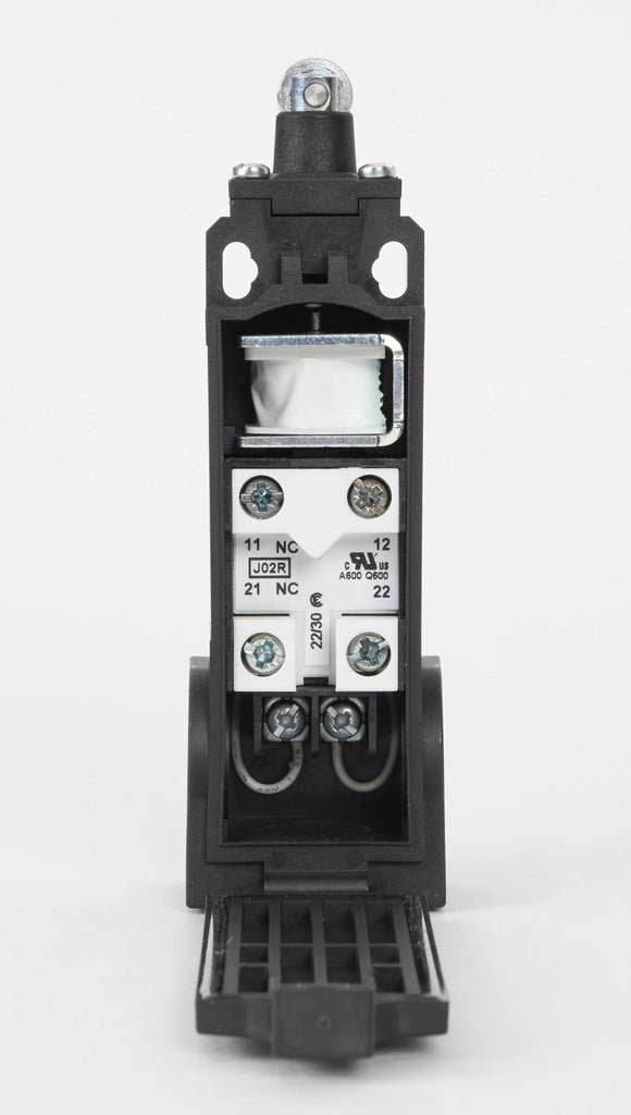 AchieVe IEC limit switch, metal plunger with metal roller, 90-degree adjustable head, (2) N.C. contact(s), snap action, solenoid reset, 20-22mm hole spacing, plastic, (2) PG11 and (1) 1/2in NPT cable entries.-AHP2T12J02-024