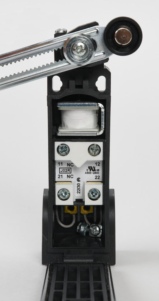 AchieVe IEC limit switch, side rotary 2mm step adjustable lever with 18mm nylon roller, 90-degree adjustable head, (2) N.C. contact(s), snap action, solenoid reset, 20-22mm hole spacing, plastic, (2) PG11 and (1) 1/2in NPT cable entries.-AHP2T5100J02-024
